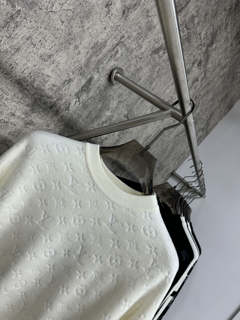 l0vis Vvtt0n sweater